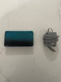 Aqua Blue Nintendo 3DS With Charger / Games 