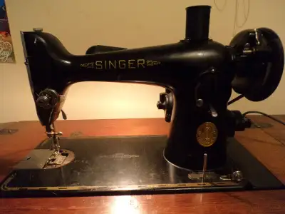 Lovely Antique Singer Sewing Machine Solid wood desk and legs, very good condition Still works very...