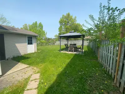 Large 3-Bedroom Lower Unit for Rent – Bright, Spacious & Quiet 180 Rykert St, St. Catharines If you’...