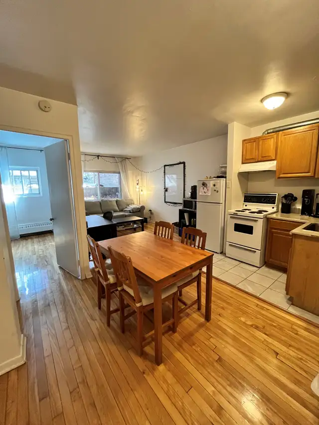 Beau 3½ 1er OCTOBRE - CDN - près UdeM, Poly, SITUÉ DEMI SOUS-SOL