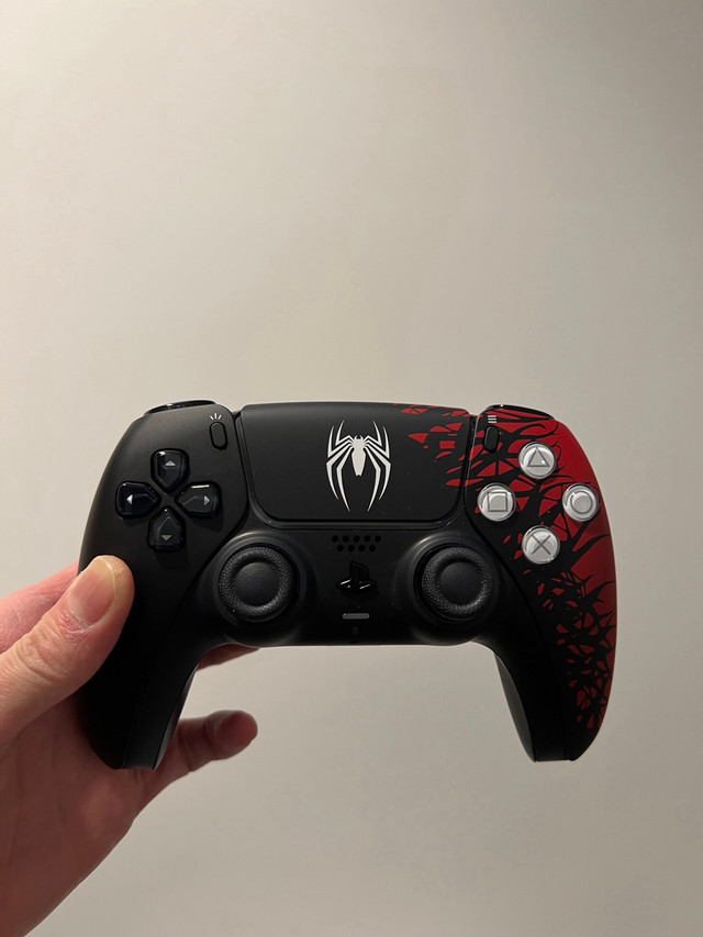 Ps5 Spider-Man 2 limited edition console in Sony Playstation 5 in Vancouver - Image 4