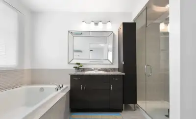 4 bedrooms corner townhome is for sale /lease in Stittsville