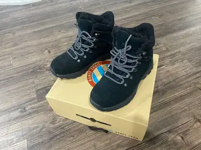 snow boots, View more