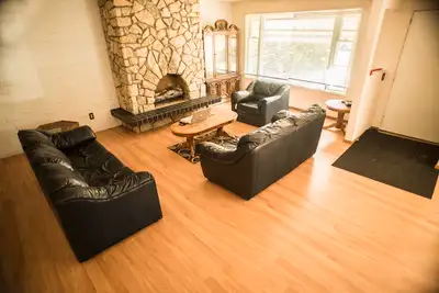 3 Bdrm Main Floor **Ideal for Students**Walk to Campus**