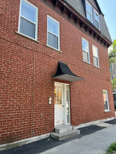 lease-transfer for charming 1bd 1bath in Pointe-st-Charles