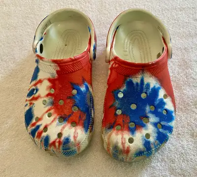 Crocs Tie dye size M4/W6, View more