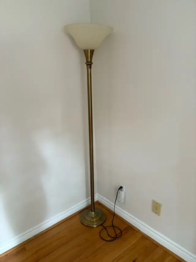 floor lamp in Indoor Lighting & Fans in Markham / York Region - Image 2