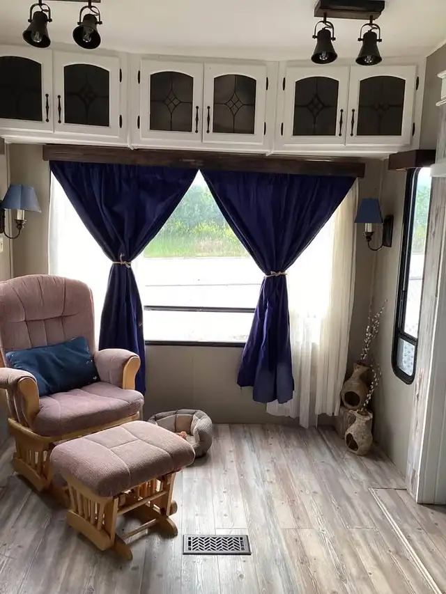 Newly updated 37 ft. RV for sale on rental pad in RVs & Motorhomes in Penticton - Image 6