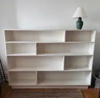 Bookcase / Bibliothèque en bois