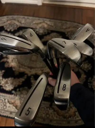 Taylormade Stealth Golf Set - like Brand New basically brand new - A,P, 5, 6,7,8,9 used once at rang...