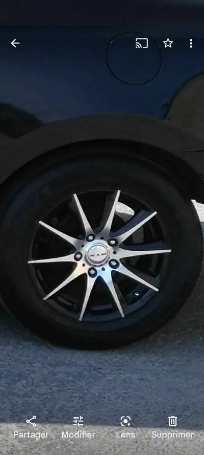 J'offre des mags 15 pouce d'occasion, parfaits pour donner un nouveau look à votre voiture. Ces roue...