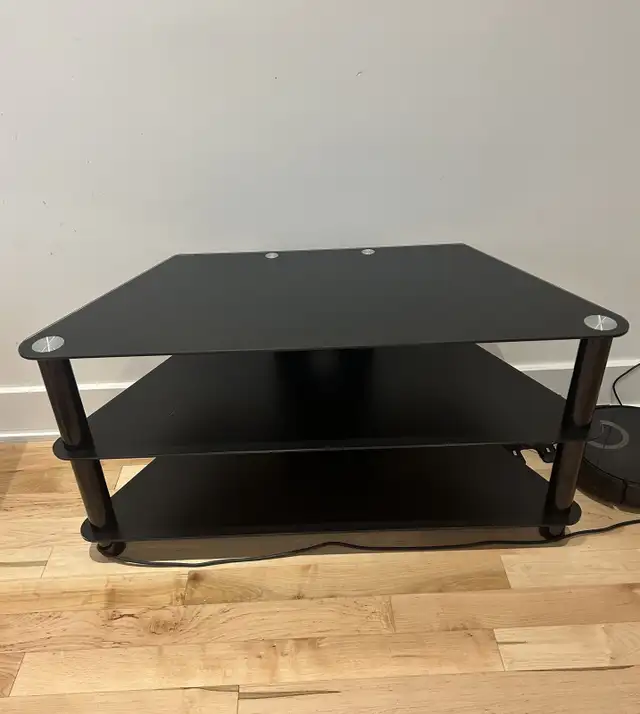 TV table in TV Tables & Entertainment Units in City of Montréal - Image 2