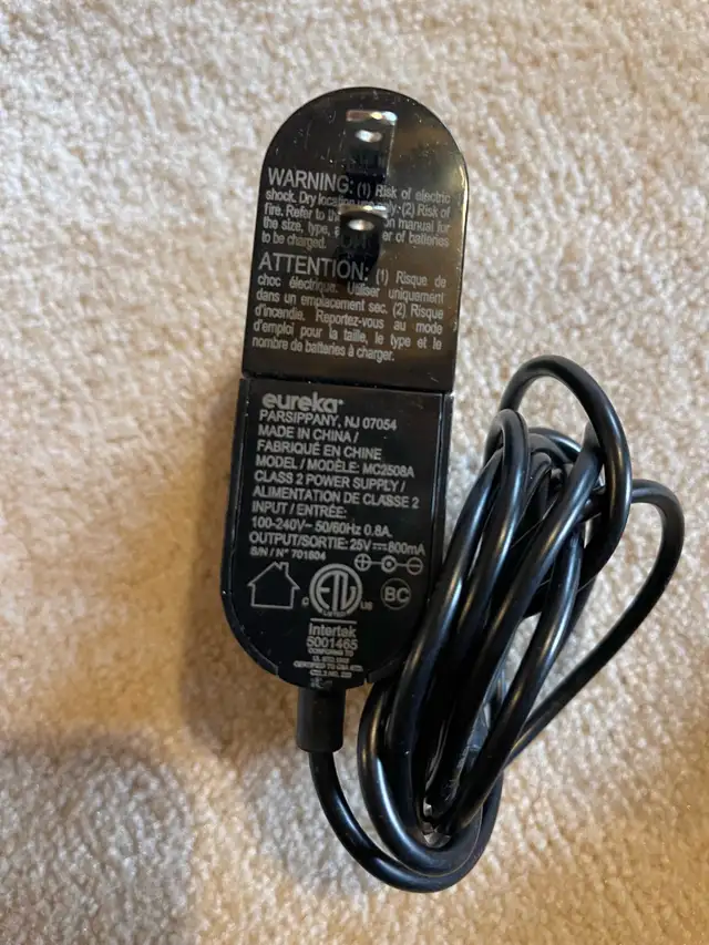 Cordless vacuum charger  in Vacuums in Markham / York Region - Image 2
