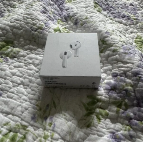 Apple AirPods 4 – Perfect Condition – Works Perfectly64578936744449123