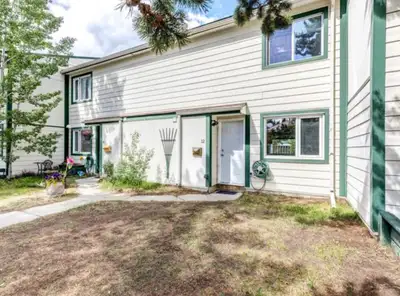 3 Bedroom Townhouse for Rent in Riverdale, Whitehorse Bright and comfortable 3-bedroom, 1.5-bathroom...
