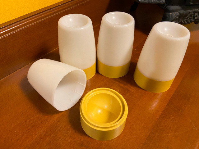 Set of 4 Vintage Tupperware Egg Cups with Lids Holders in Arts & Collectibles in Oshawa / Durham Region - Image 2