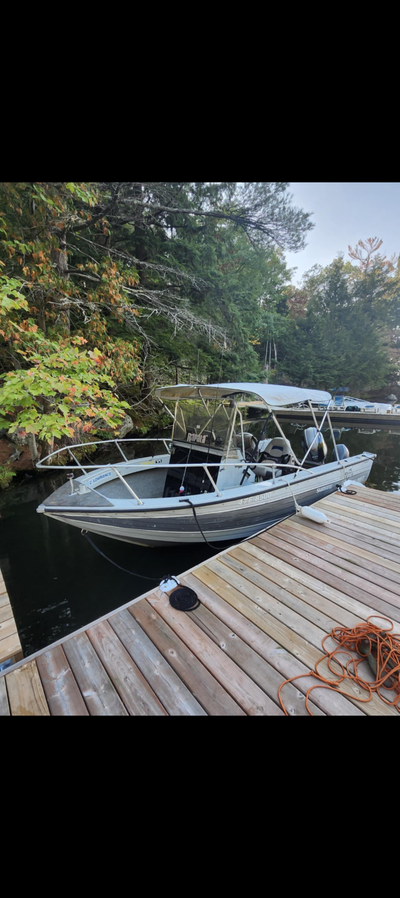 18ft Fishing Boat W/trailer and 90HP Yamaha Vmax. 2 captain chairs, auto pump, haul great condition,...