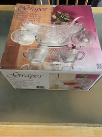 Grapes  in box COCKTAIL & FRUIT PUNCH BOWL SET $15