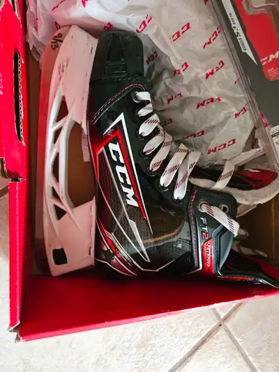 CCM FT2 Skates Patins JR Size 5EE, View more