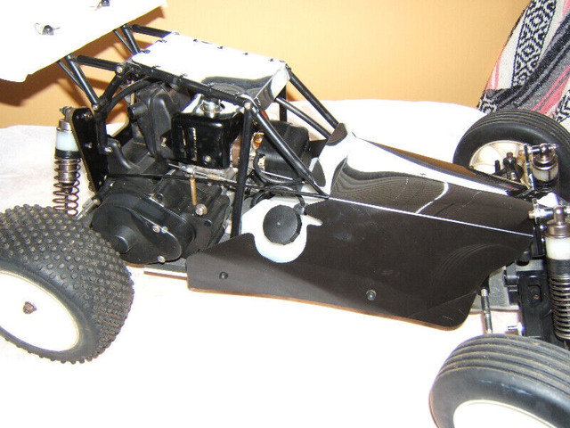 VINTAGE RARE TRAXXAS 1/5 SCALE MONSTER BUGGY RC PARTS in Hobbies & Crafts in Pembroke - Image 3