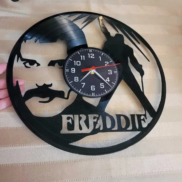 Queen - Freddie Mercury Vinyl Wall Clock in Home Décor & Accents in Markham / York Region - Image 9