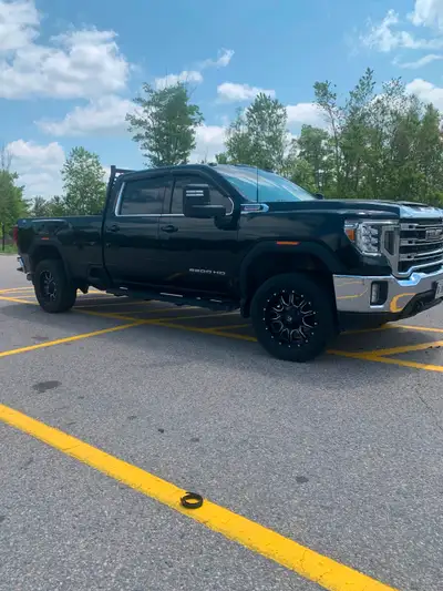 2022 2500 HD 6.6 Duramax Crew Cab SLE x31 Off Road Pkg. Clean truck set up for pulling 5th travel tr...