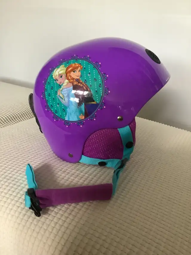 Disney’s Frozen Child Snow Helmet in Ski in Edmonton - Image 2