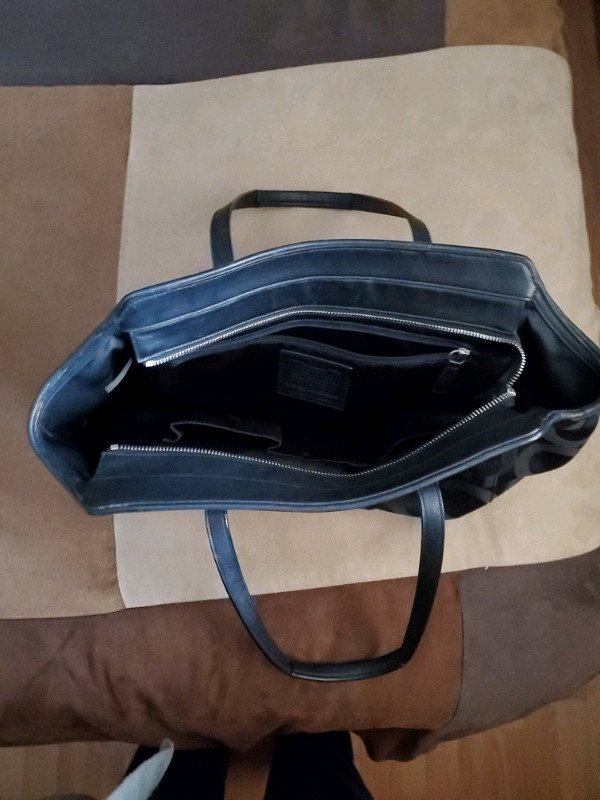 Coach purse in Women's - Bags & Wallets in Red Deer - Image 2