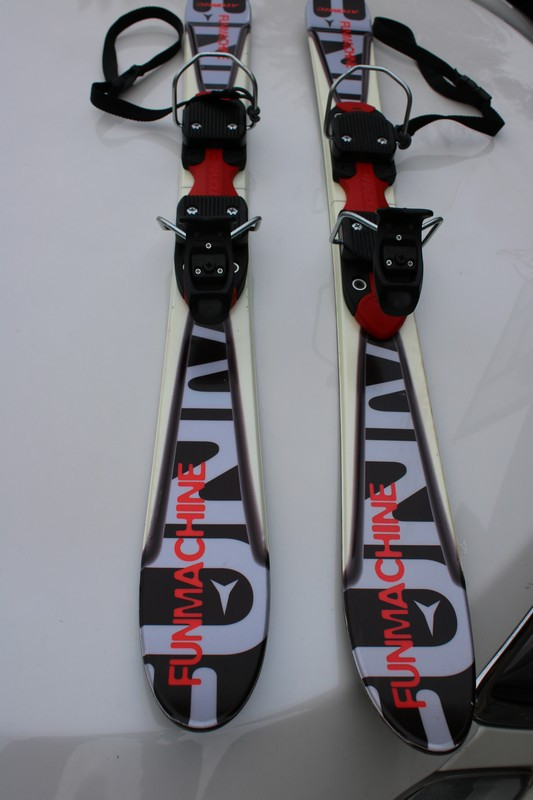 Atomic Fumachime snowblades short skis 99cm with non releasable in Ski in City of Toronto - Image 2