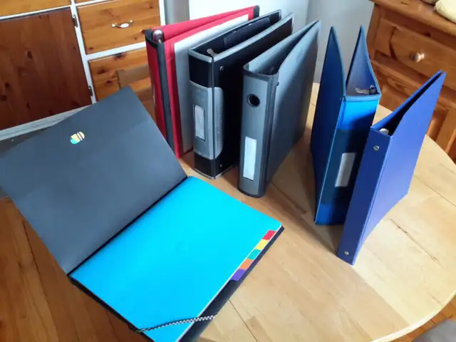 Lot 6 cartables classeur binders 1" 1.5" 2" (3 anneaux) bon état in Storage & Organization in City of Montréal - Image 9