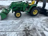 John Deere 4310 4x4 tractor 