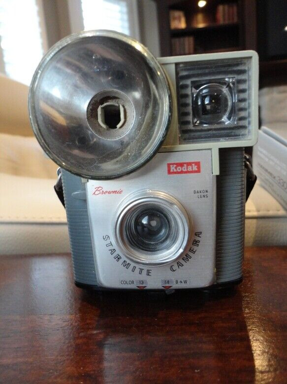 Vintage Camera Polaroid Square Shooter, Kodak Brownie &Flashcube in Cameras & Camcorders in Kitchener / Waterloo - Image 3