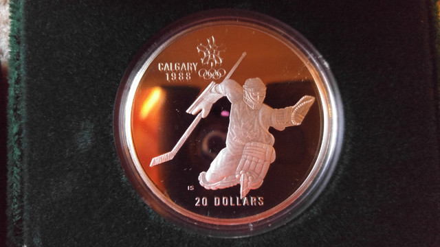 1988 CALGARY $20 "HOCKEY" OLYMPIC COIN in Arts & Collectibles in Calgary
