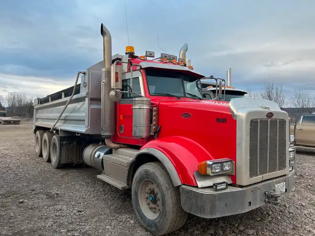 Gravel Truck in Heavy Trucks in Houston - Image 3