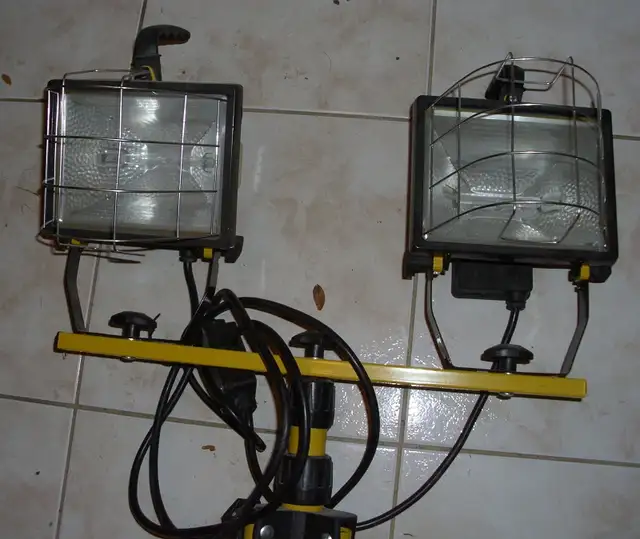 Work Light in Other in Oakville / Halton Region - Image 2