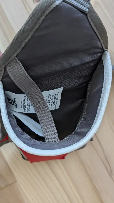 Ceinture avec gourde Salomon NEUVE in Fishing, Camping & Outdoors in Drummondville - Image 3