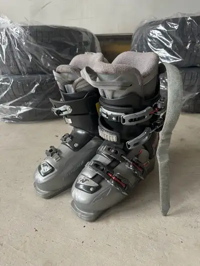 Ski Boots Womens 8-8.5, View more