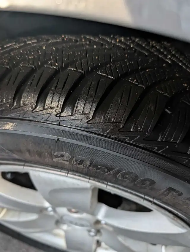 Kumho All Weather Tires 205/60R/16 in Tires & Rims in Oshawa / Durham Region - Image 2