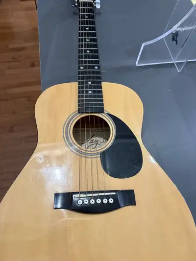 Jay Jr. Guitar, View more