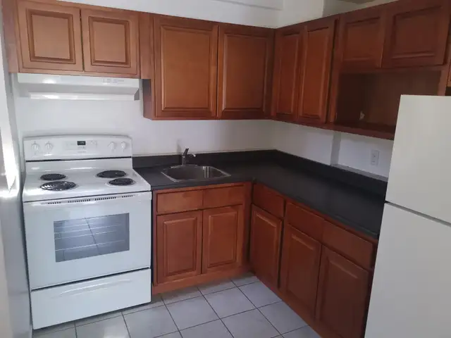 BEAU 4 ½ /Juillet/COTE-DES-NEIGES/PRÈS POLY, UDEM, 1ER JUILLET