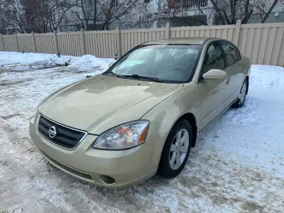 For Sals 2002 Nissan Altima 226,000Kms, Power Seat, Power Windows, Power Locks, Power Mirrors, CD Pl...