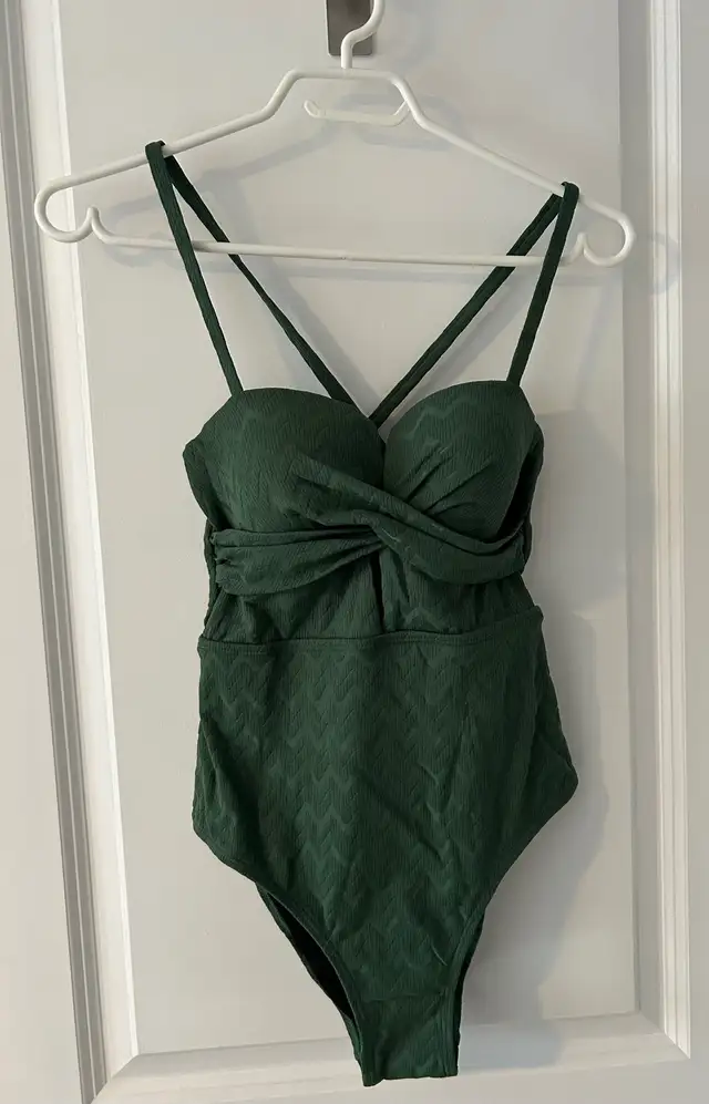 BNWT Women’s Cupshe one piece swimsuit Size S in Women's - Tops & Outerwear in Calgary - Image 2