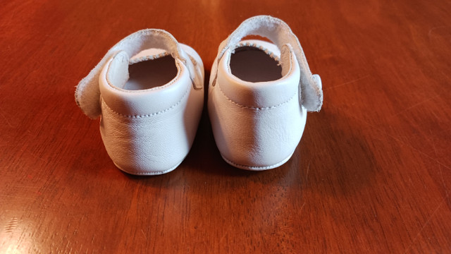 Bébé fille: Souliers blancs grandeur US 2.5 (EUR 18) dans Vêtements - 6 à 9 mois  à Longueuil/Rive Sud - Image 4