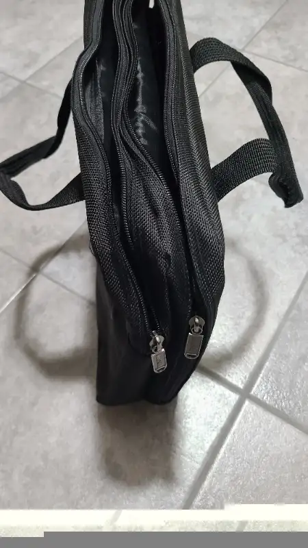 Expandable Laptop Bag in Laptop Accessories in Hamilton - Image 4