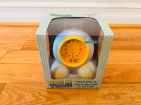 PlayMonster Mirari TEACH ME TIME! Green Glowing Clock Alarm NEW