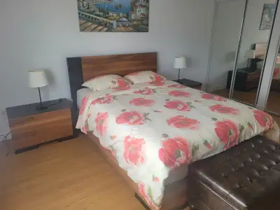 5 pices bedroom set in great condition., View more