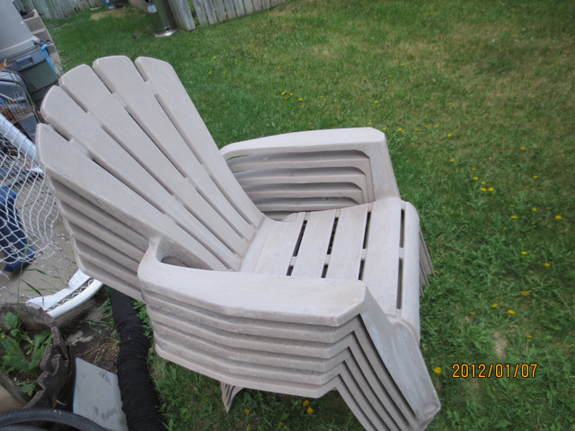 plastic lawn patio chairs in Patio & Garden Furniture in Winnipeg