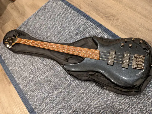 Ibanez SR300E Bass Guitar - Very Good