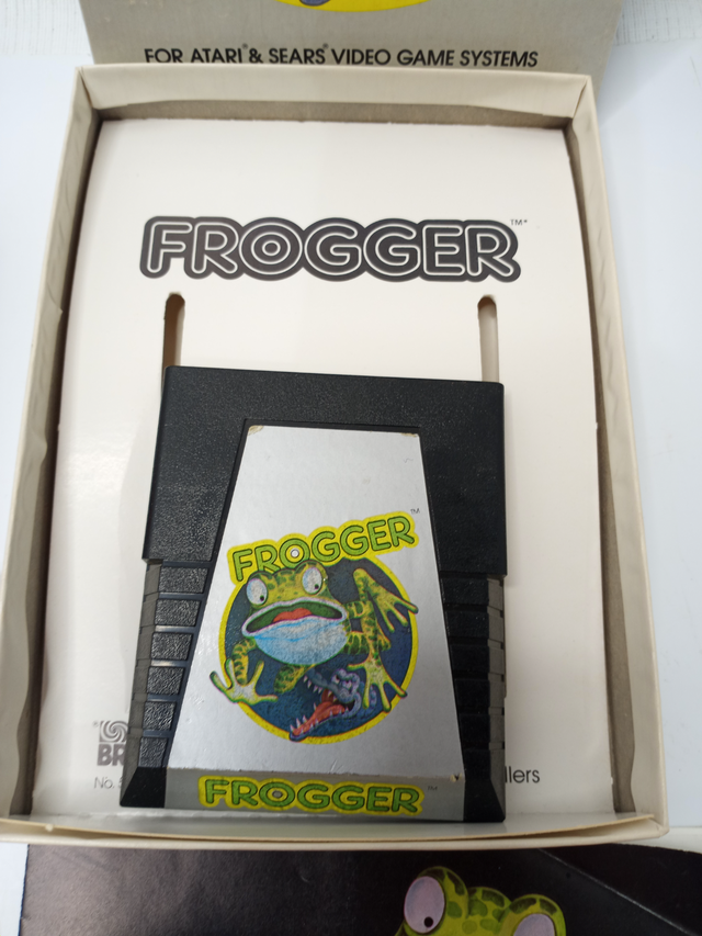 Atari 2600 Chopper Command & Frogger in Box with manuals in Older Generation in Kitchener / Waterloo - Image 9