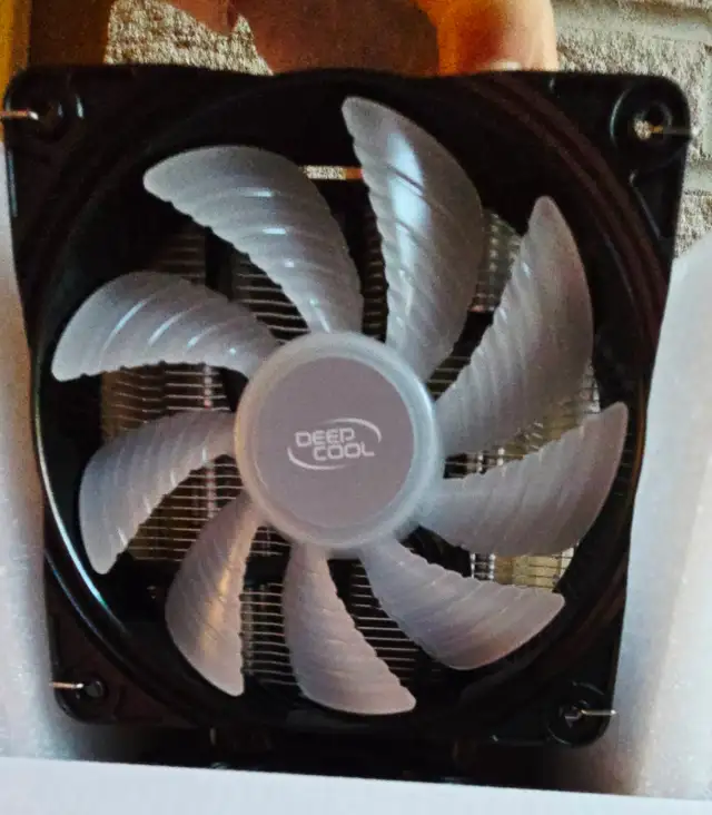 Fan PC Cooling Radiator Rack with Power Switch - Excellent Condi in System Components in Markham / York Region - Image 3
